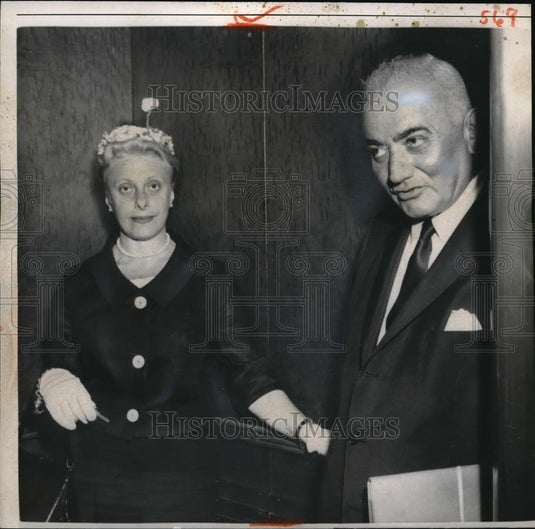 1959 Press Photo Wash.D.C. Boston textile baron Bernard Goldfine & sec Paperman - Historic Images