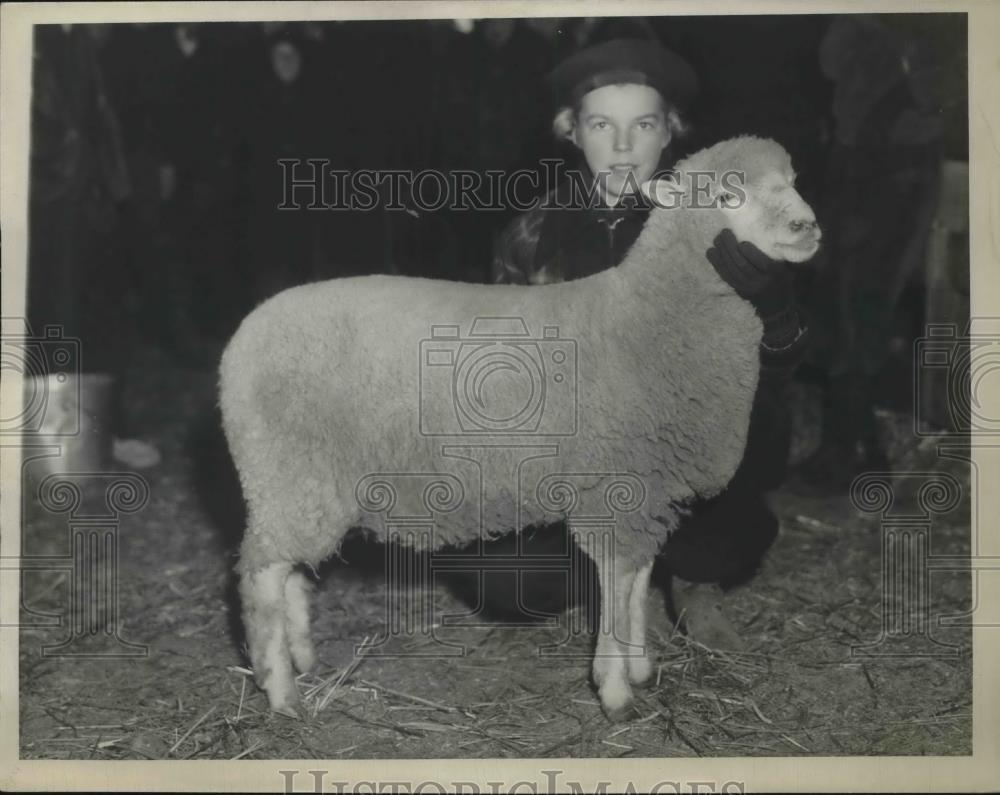 1936 Press Photo Mrs Anne Gatewood of Marion, Ohio &amp; her sheep - Historic Images