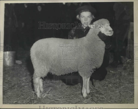 1936 Press Photo Mrs Anne Gatewood of Marion, Ohio & her sheep - Historic Images
