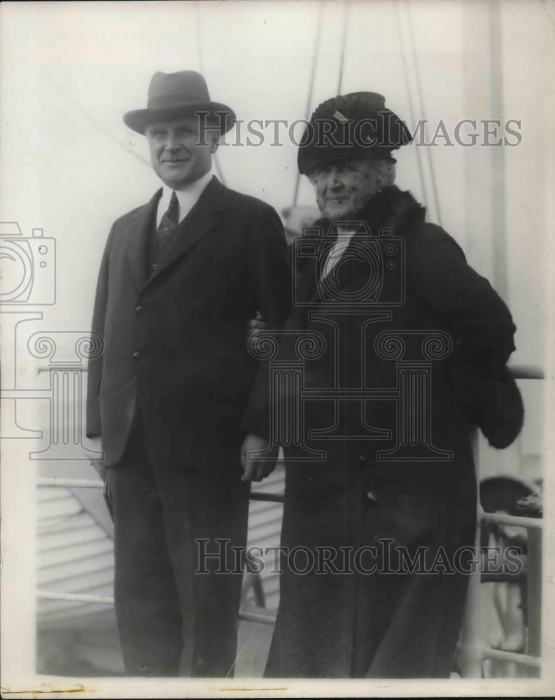 1927 Press Photo Gov. and Mrs. Alvin Fuller of Massachusetts - Historic Images