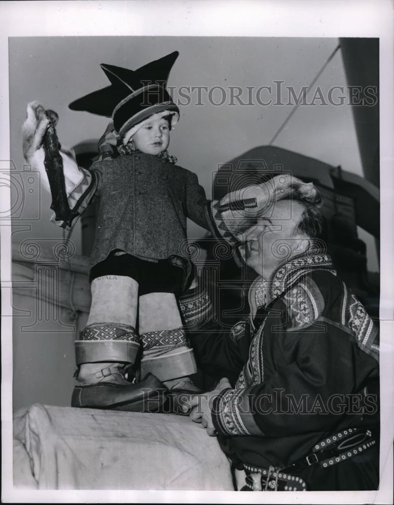 1951 Press Photo NYC, Tom Hansson. age 4 & author Emil R. Nivala of Finland - Historic Images