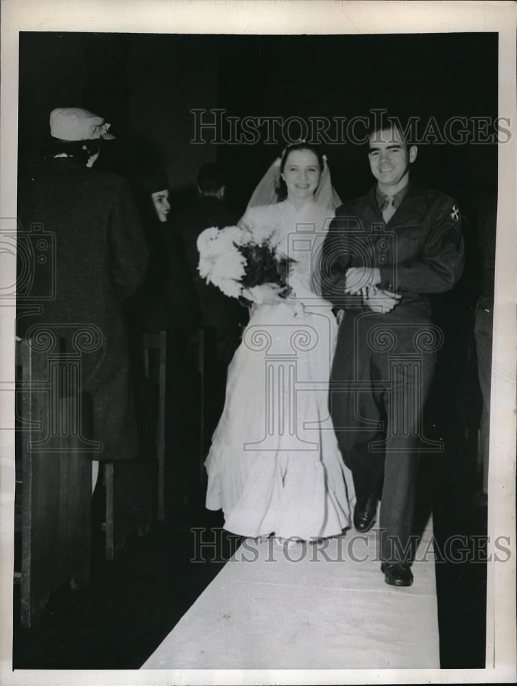 1945 Press Photo Red Cross Worker Evelyn Ambler Marries Sgt Fred Kendall - Historic Images