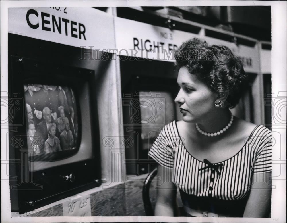 1956 Press Photo Dolores Mona,lip reader for NBC political coverage - Historic Images