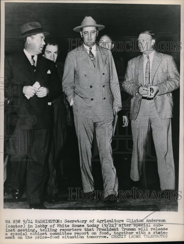 1947 Press Photo Sec of Agri. Clinton Anderson &amp; reporters at the White House - Historic Images