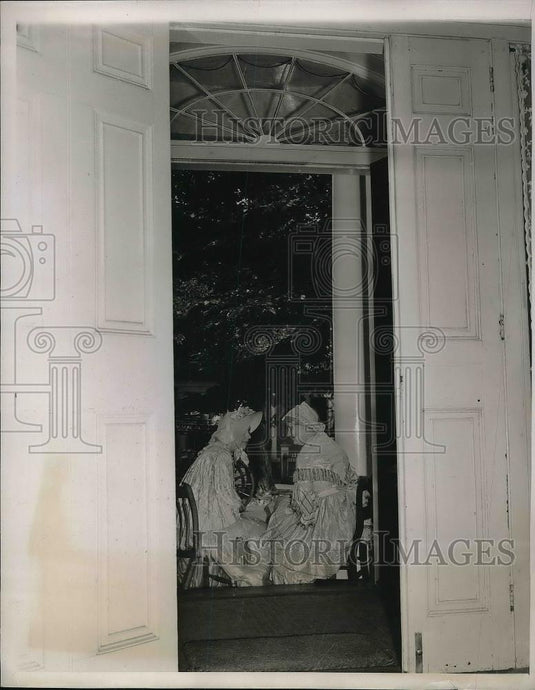 1939 Press Photo Salem, Mass Dorothy Wood, Mrs VB ver Plank "Chestnut St Day" - Historic Images