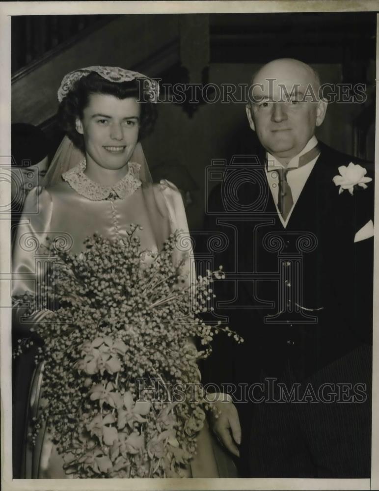 1938 Press Photo Helen Talcott Hope &amp; father at her NYC wedding - Historic Images