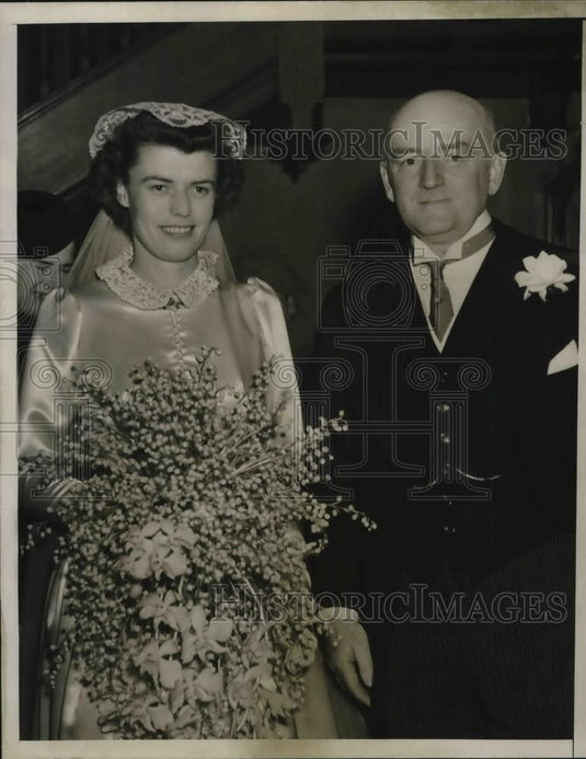 1938 Press Photo Helen Talcott Hope & father at her NYC wedding - Historic Images