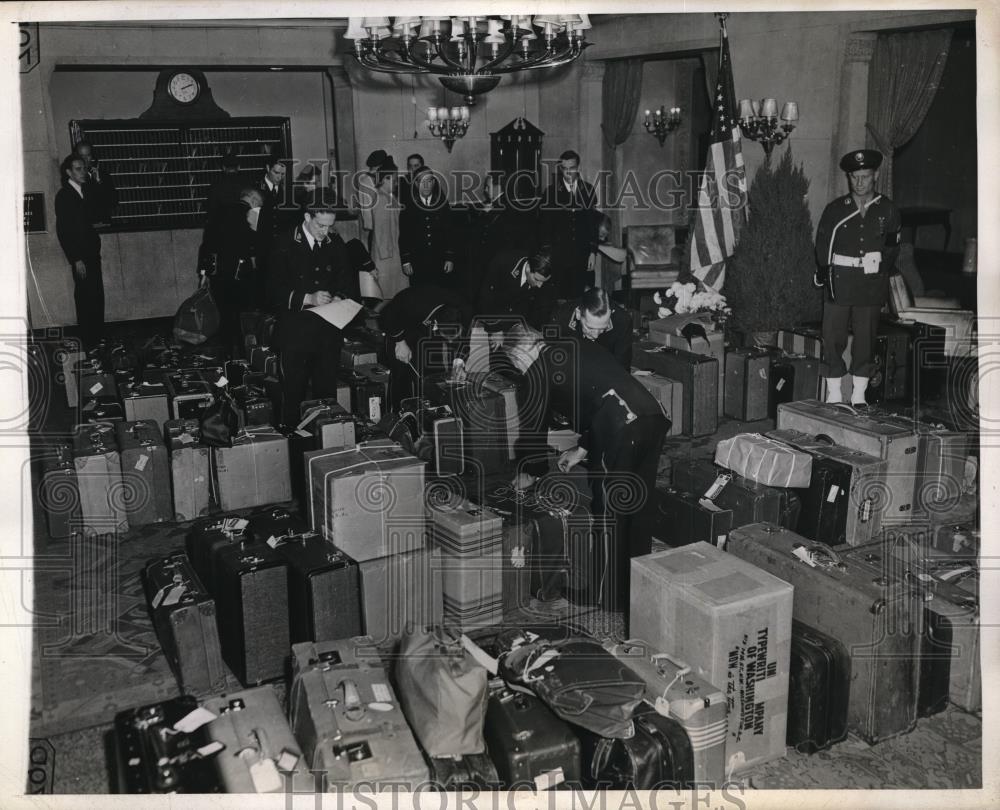 1943 Press Photo Luggage of U.N.R.R.A. delegates at the Lobby of Claridge Hotel - Historic Images