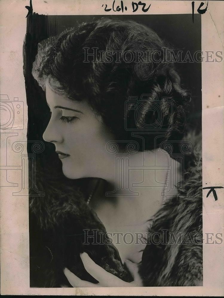 1921 Press Photo Mrs Frank H Talbot of NY robbed of Sable coat - Historic Images
