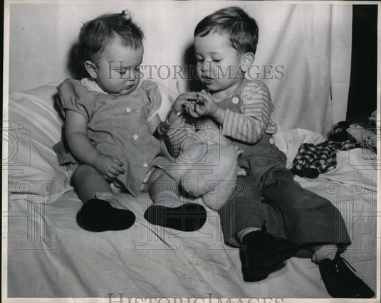 1947 Press Photo Daniel Marazon & Cheryl Ann Griesinger in Baby Show - Historic Images