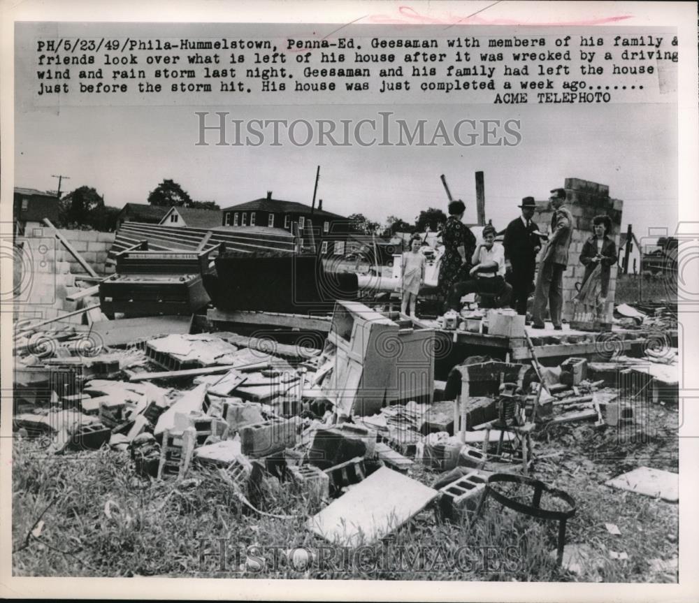 1949 Press Photo Penna-Ed Geesaman Looking at House Destroyed by Storm - Historic Images