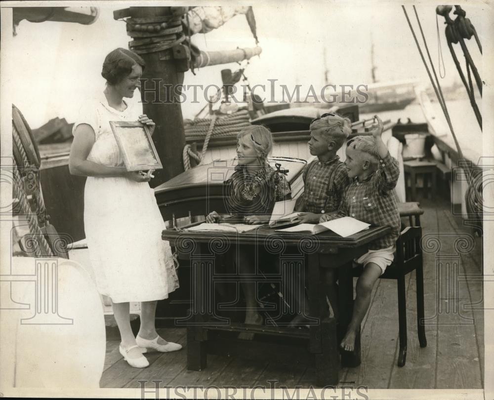1930 Press Photo Mrs. K. Anderson Teaching Children on a Ship - Historic Images