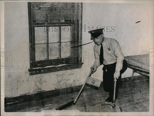 1936 Press Photo Sgt Frank Harkins & sticks 4 yr old child was chained to - Historic Images