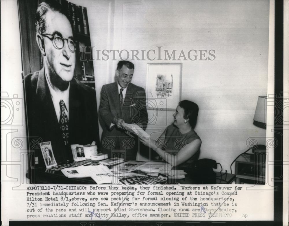 1956 Press Photo Workers In Kefaufer For President Headquarters In Chicago - Historic Images