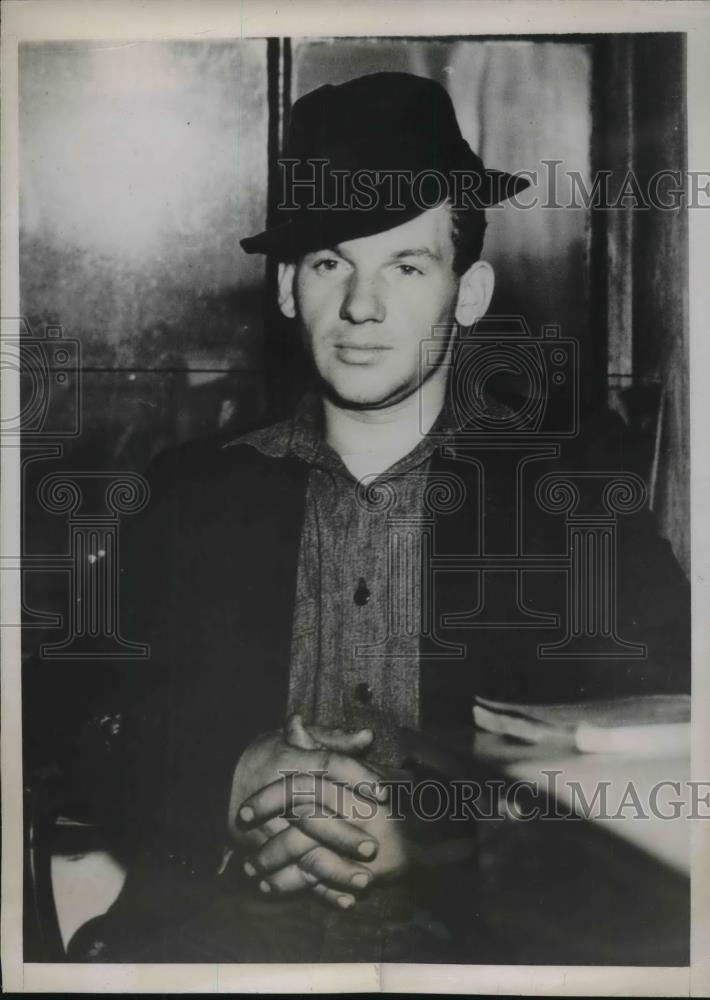 1937 Press Photo Ernest Layton, in custody at Johnstown, Pa for bomb attempt - Historic Images