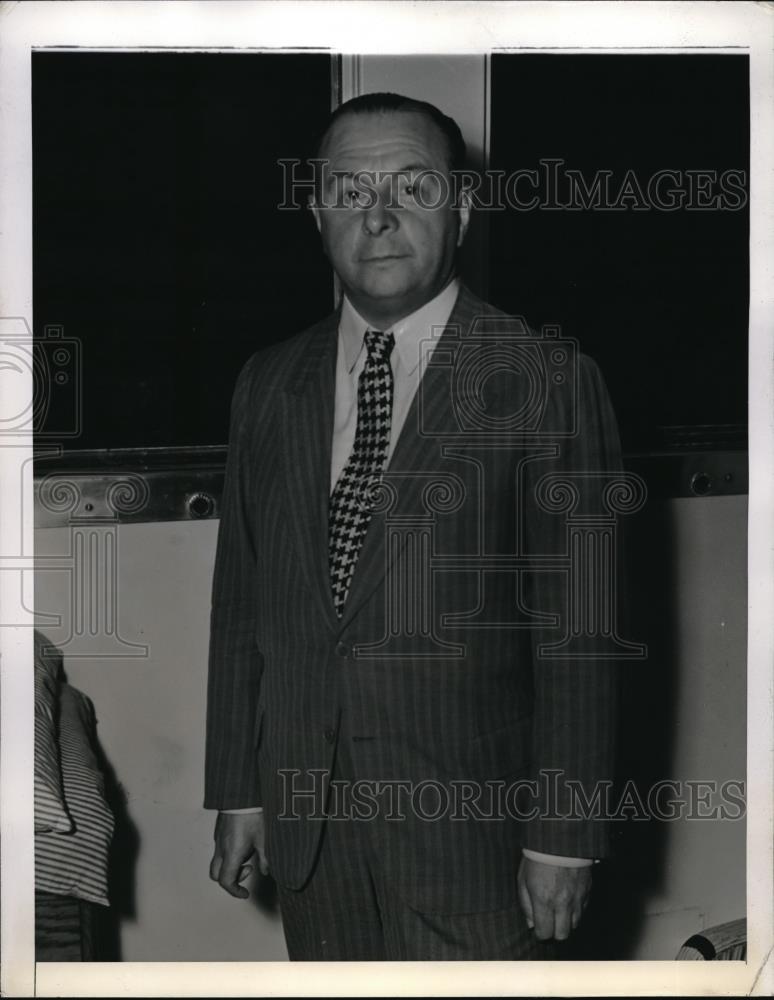 1941 Press Photo real estate man Walter Alexander back from his trip to Germany - Historic Images