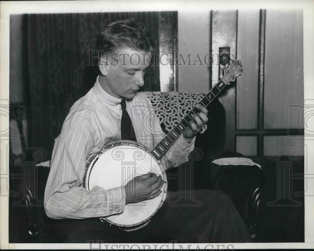 1938 Press Photo Artist &amp; musician Santi Grazini of Cleveland, Ohio - Historic Images