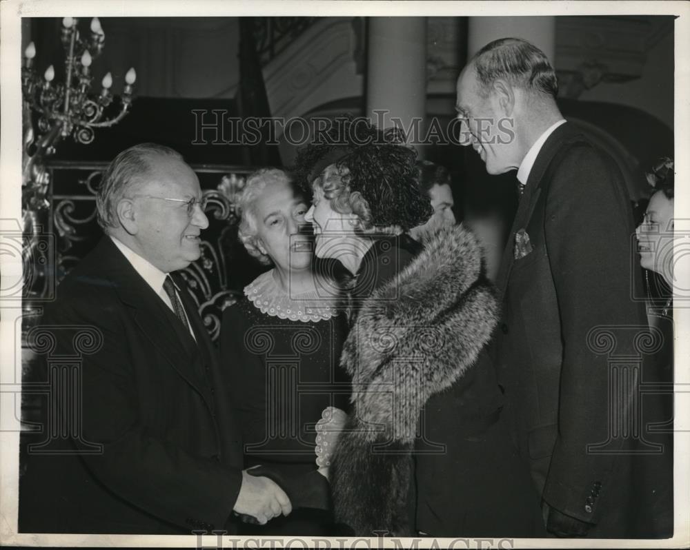 1943 Press Photo Maxim Litvinov & Madame Litvinov Greet Lord & Lady Halifax - Historic Images