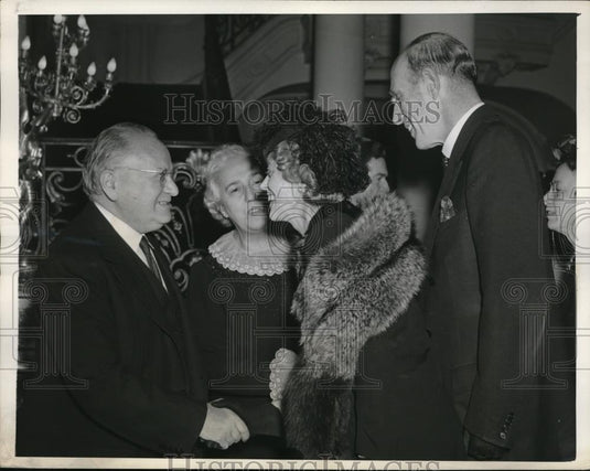 1943 Press Photo Maxim Litvinov & Madame Litvinov Greet Lord & Lady Halifax - Historic Images