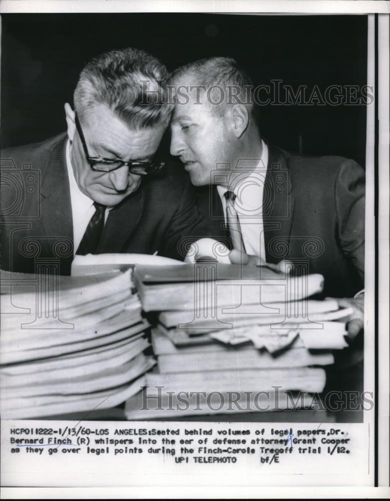 1960 Press Photo Dr Bernard Finch Confers With Attorney Grant Cooper Behind Pile - Historic Images