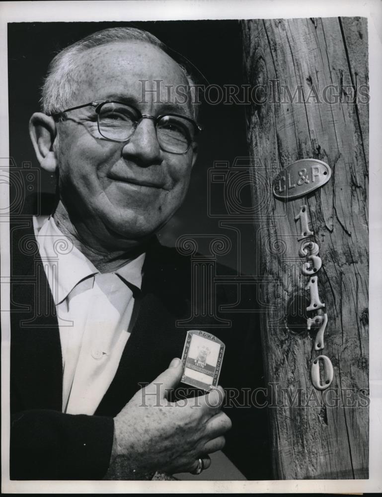 1958 Press Photo Tolland, Conn. Meyer Gross, ID badge &amp; utility pole with same # - Historic Images