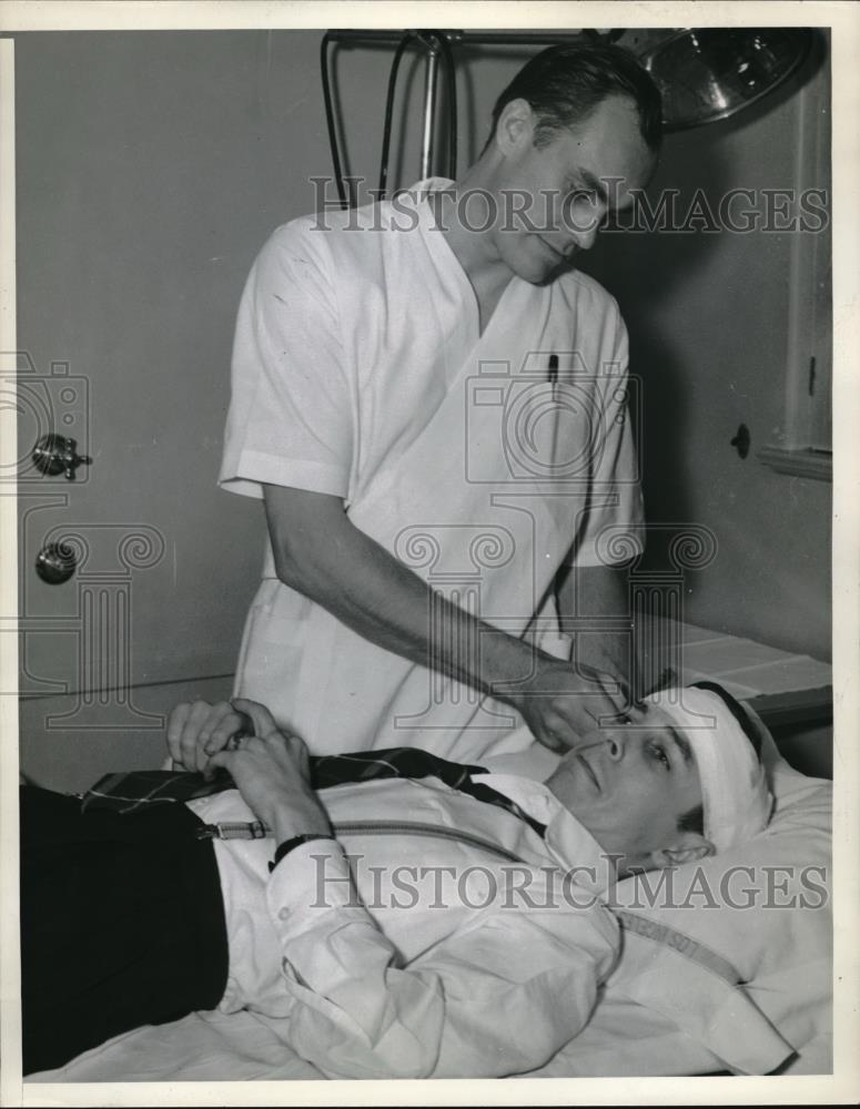 1939 Press Photo Cliff Thorsness recovering after chair to the head for movie - Historic Images