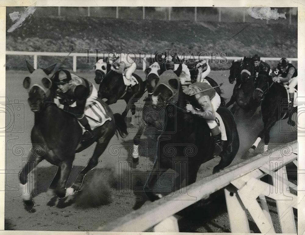 1936 Press Photo Steeds whizz around the turn for back-stretch at Santa Anita - Historic Images