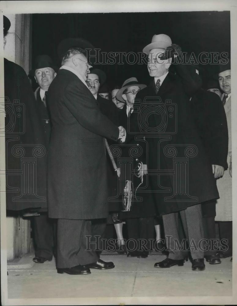 1933 Press Photo Secy of State Cordell Hull greets Russia&#39;s Maxin Litvinov in DC - Historic Images