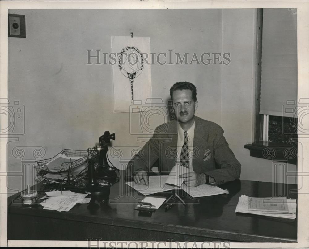 1939 Press Photo Leeds Gulick Directs Affairs of Douglas Mich Community Plan - Historic Images