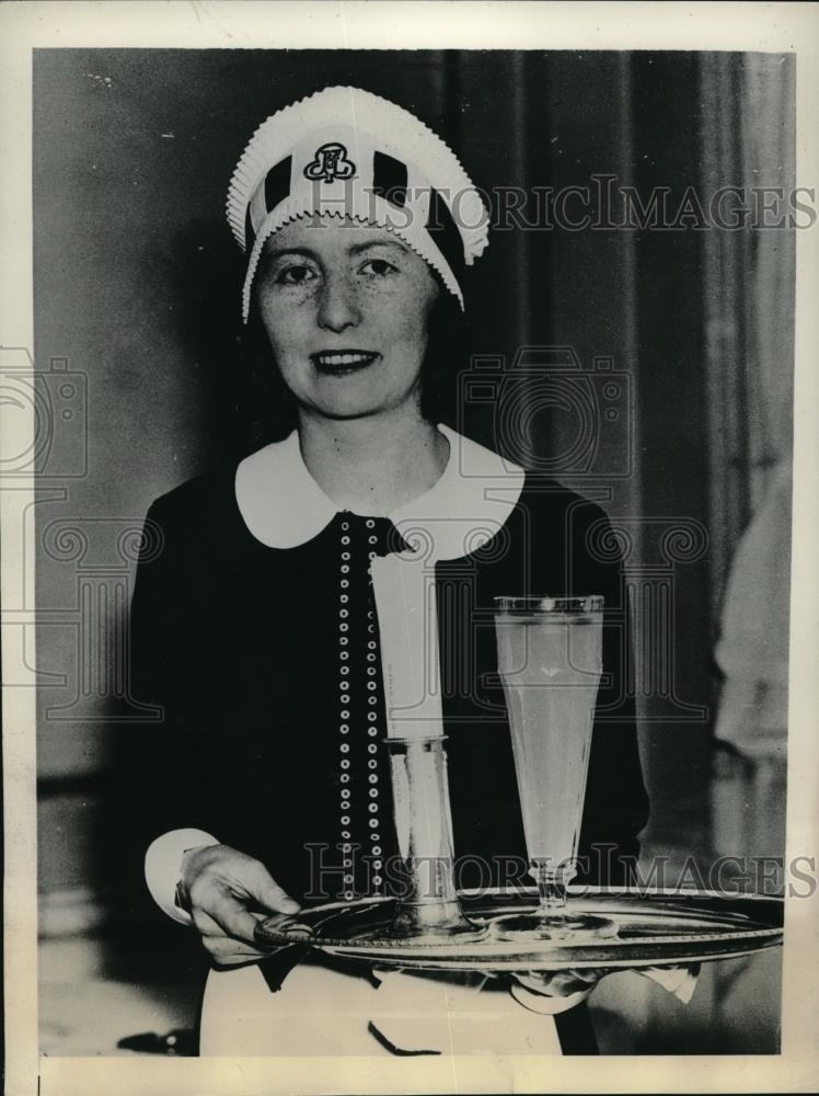 1934 Press Photo Kaythleen Mitchell, wins waitress contest in London, England - Historic Images