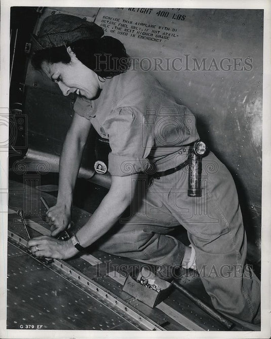 1942 Press Photo An unidentified military person - nea85199 - Historic Images