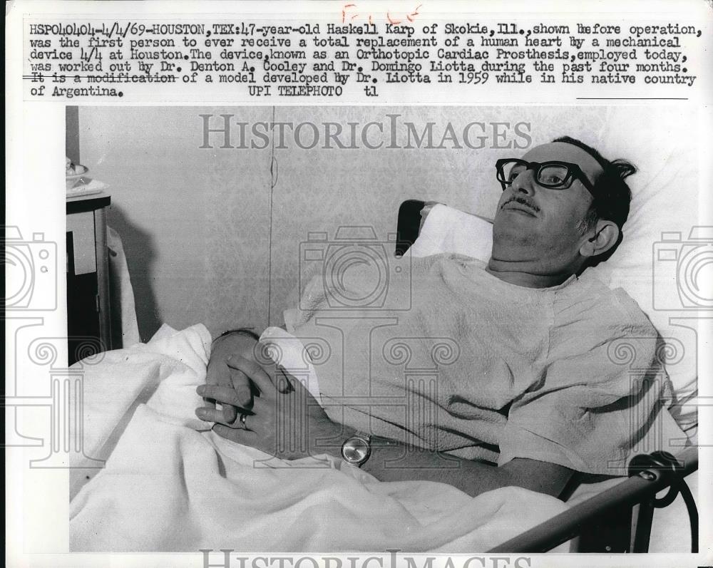 1969 Press Photo Haskell Karp Before Transplatn of Orthotopic Cardiac Prosthesis - Historic Images