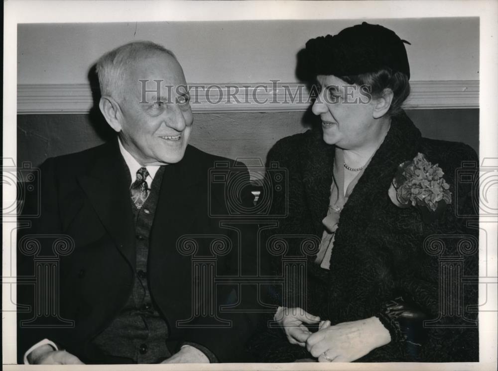 1945 Press Photo Wildhire Stephenson with his wife aboard Swedish Liner - Historic Images