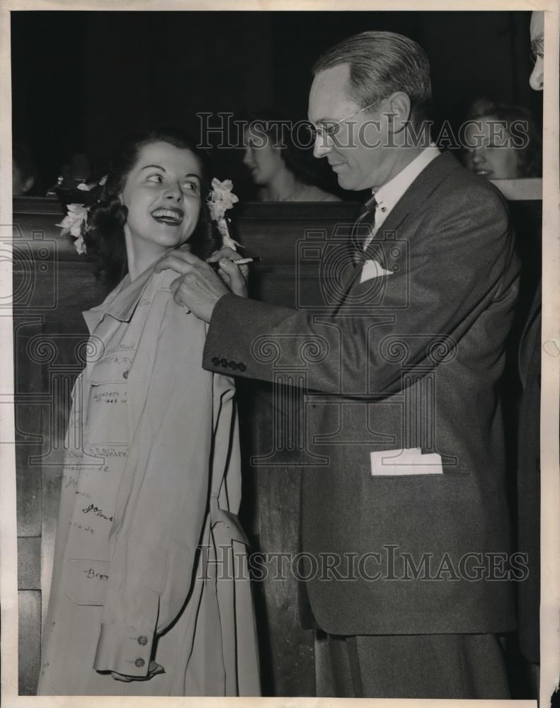 1944 Press Photo NYC, &quot;Maid of Cotton&quot; Linwood Gisclara, Eric Alliot - Historic Images