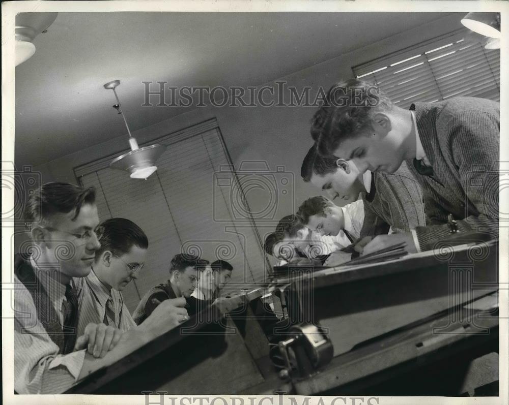 1941 Press Photo Students Attend Drafting Apprentice Course - Historic Images