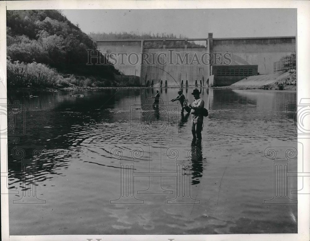 Press Photo Fishing - Historic Images