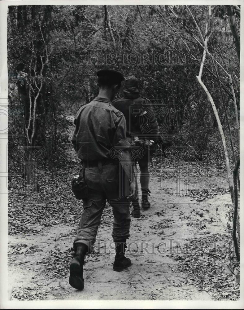 1968 Press Photo Salisbury, Rhodesia patrol in ambezi Valley area - Historic Images