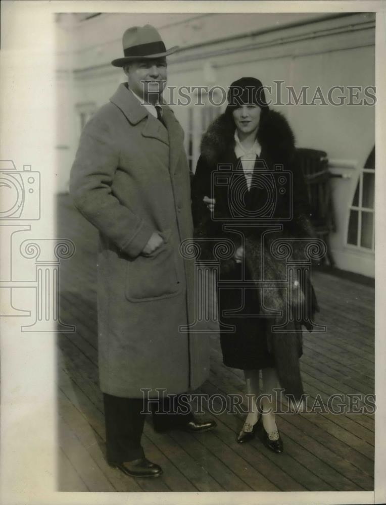 1927 Press Photo Mr &amp; Mrs Frederick Almy on the SS Leviathan in NYC - Historic Images