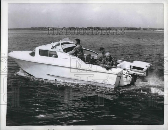 1959 Press Photo New Thermal Underwear & Quilted Vests Are Rage For Fishermen - Historic Images