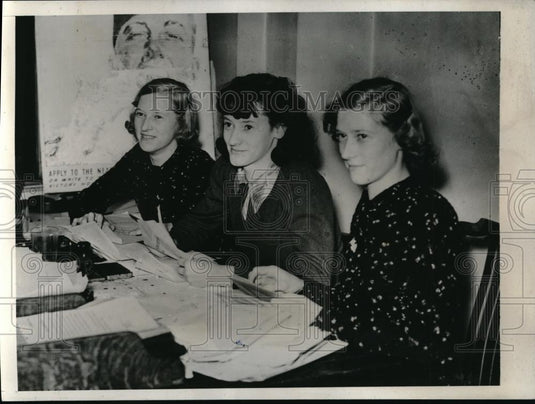 1938 Press Photo British Civil Service triplets, Joan, helen,Doreen Weller - Historic Images