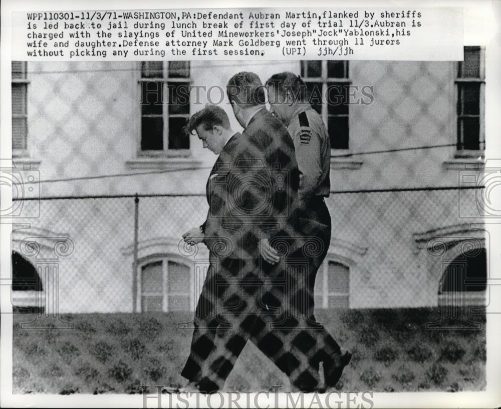 1971 Press Photo Aubran Martin on Break 1st Day of Trial for Miner Murders - Historic Images