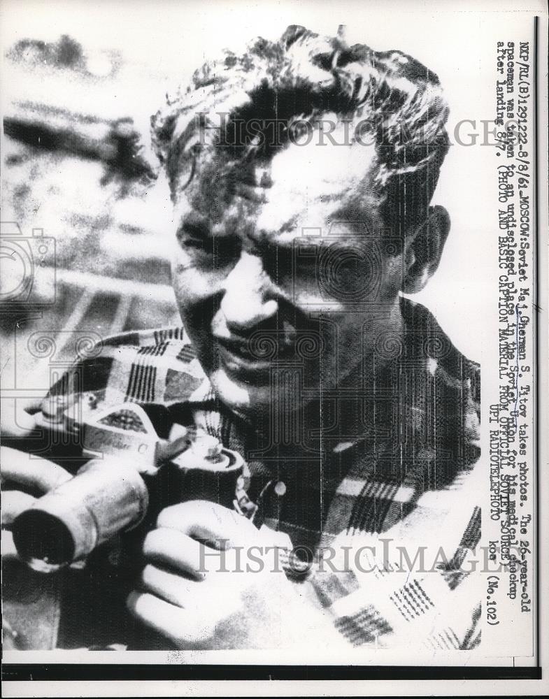 1961 Press Photo Soviet astronaut Maj. Gherman Titov takes photos after landing - Historic Images