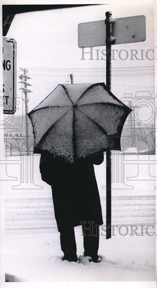 1965 Press Photo person walking through snow on Chaten and Liberty Blvd. - Historic Images