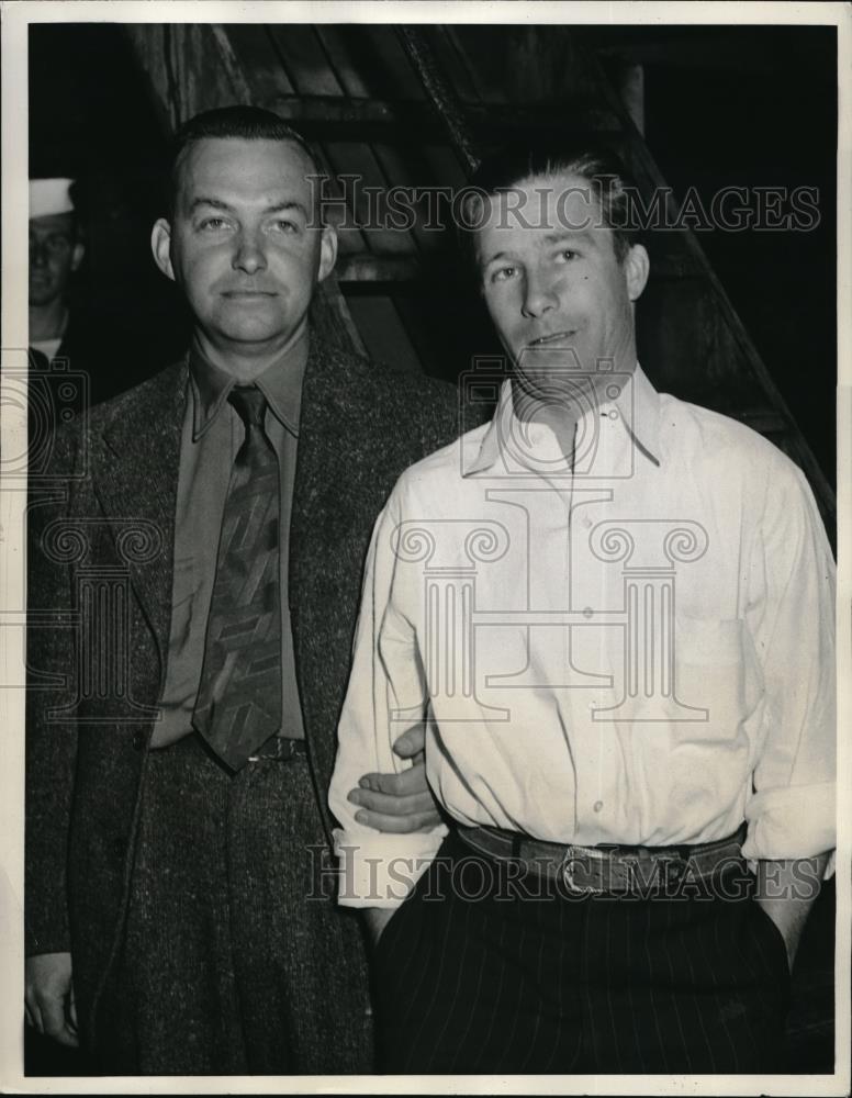 1942 Press Photo Mayor John W. Fletcher with cook Ivan Tallman - Historic Images