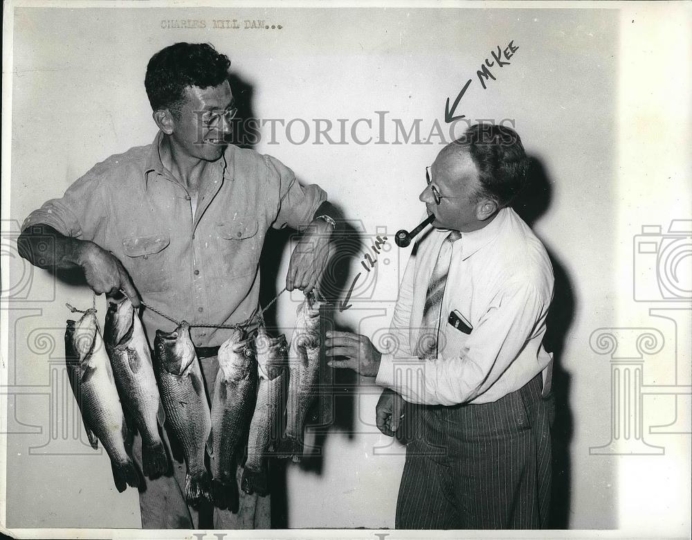 1943 Press Photo Catch of black bass at Charles Mills Dam, Ashland, Ohio - Historic Images