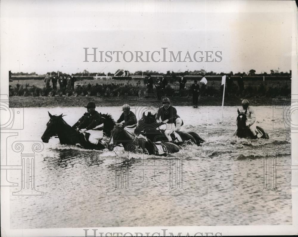 1925 Press Photo Derby Week in Hamburg Germany is the Water Hunt Race. - Historic Images