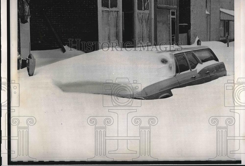 1967 Press Photo Car Covered in Snow in Northwest Indiana - neb09938 - Historic Images