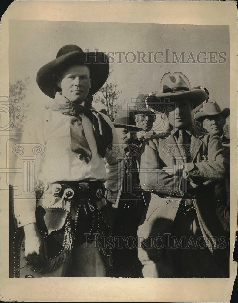 1924 Press Photo P. Wales and Peter Meyer on E.P. Ranch - Historic Images