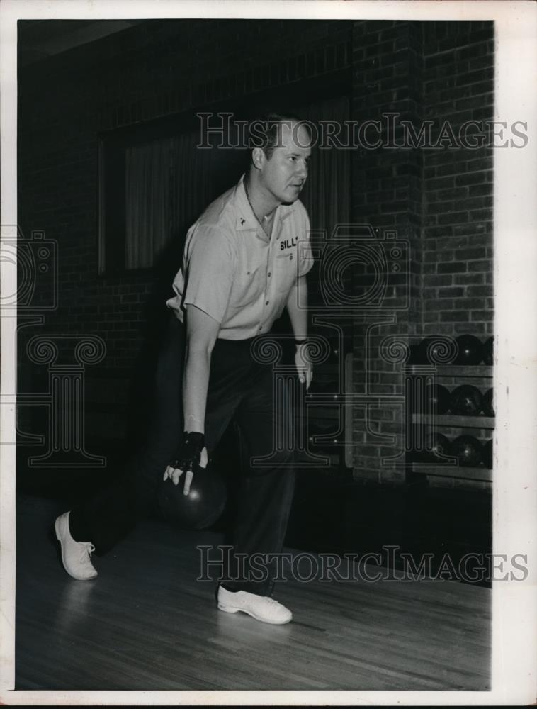 1966 Press Photo Bowling posture demonstration by Billy Wadu - Historic Images