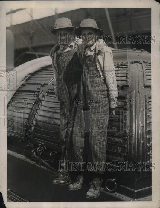 1922 Press Photo Mike Martin & Gallo hos brother from Kincaid, Ill. on SS Savoie - Historic Images
